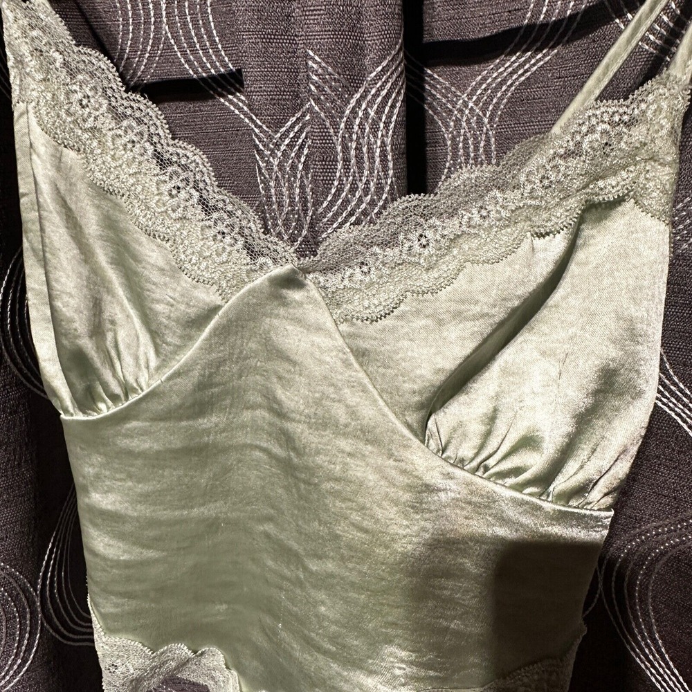 Forever 21 Cami Top Lace Trim Satin Green‎ Spaghetti Strap Tank Top Small